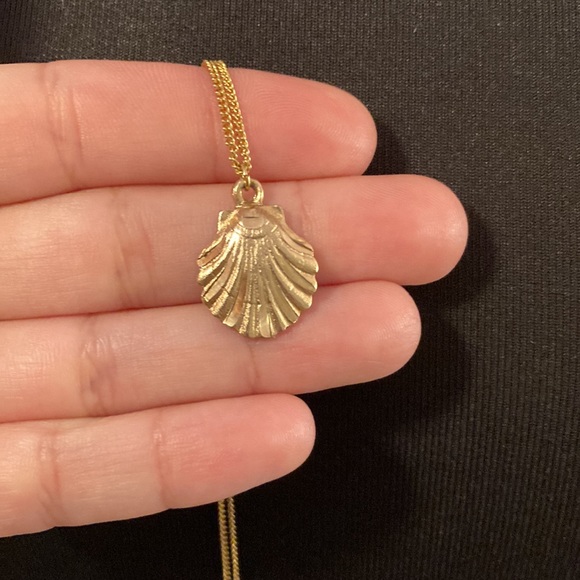 Gold Shell Necklace - Picture 5 of 5